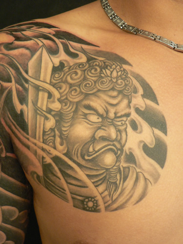 M Crow Tattoo 刺青 亜藤 M Crow Tattooは 相模原 町田 八王子エリアの刺青 タトゥースタジオ です お客様一人一人にオリジナル一点物のタトゥー 刺青を提供しております